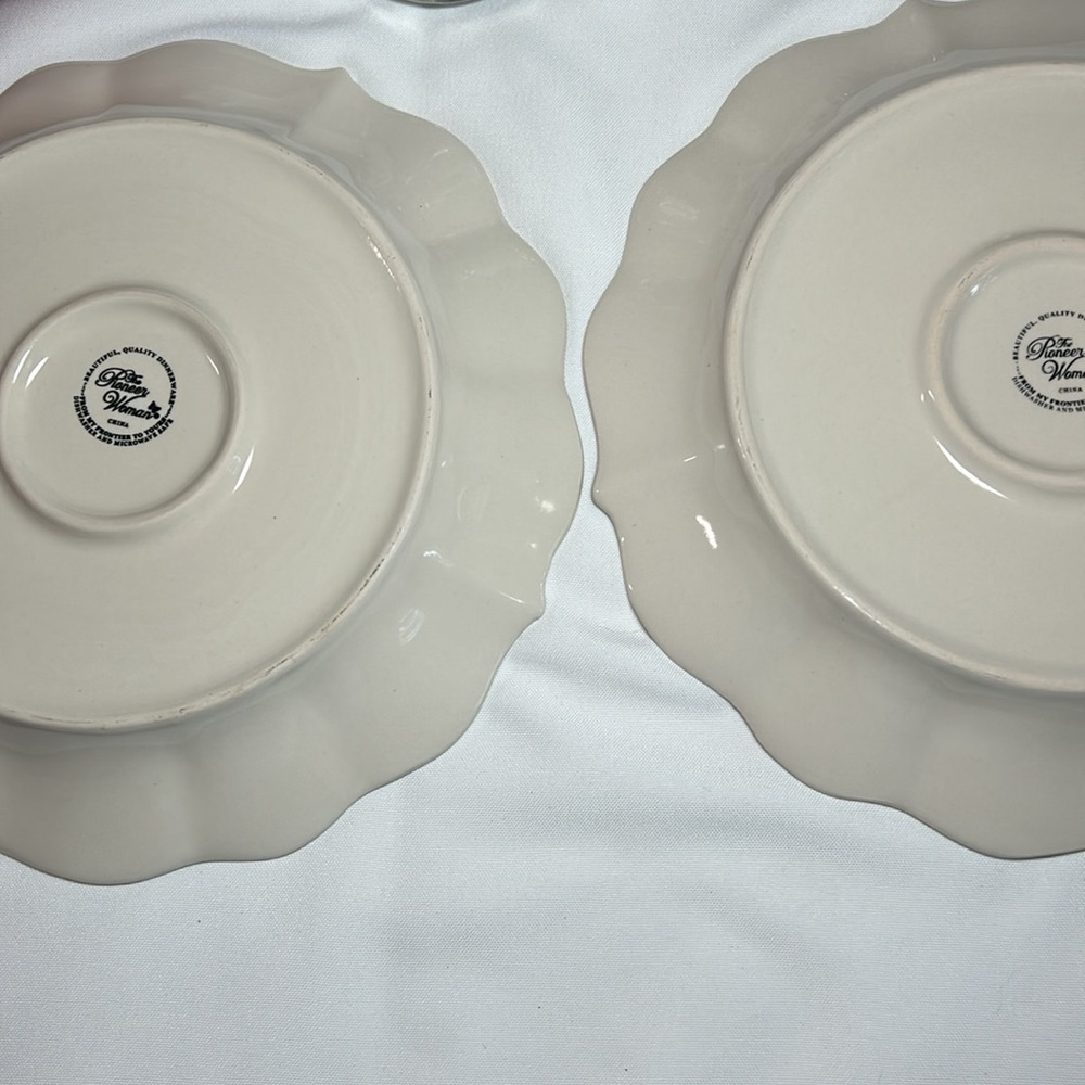 Pioneer Woman 2 -10” dinner plates, white with Scalloped around the edge. NEW - Picture 4 of 4